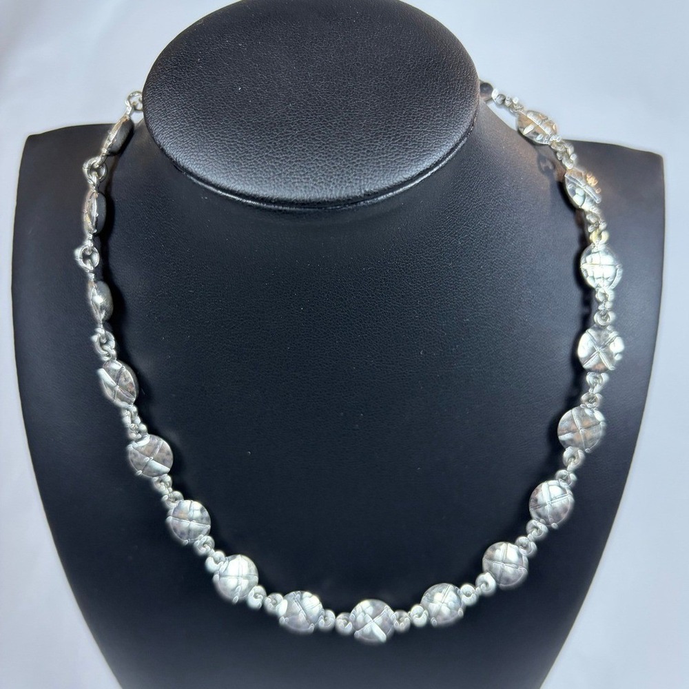 Liz Claiborne Silver Tone Reversible Black Cabochon Quilted Necklace J6305500 - Picture 4 of 7